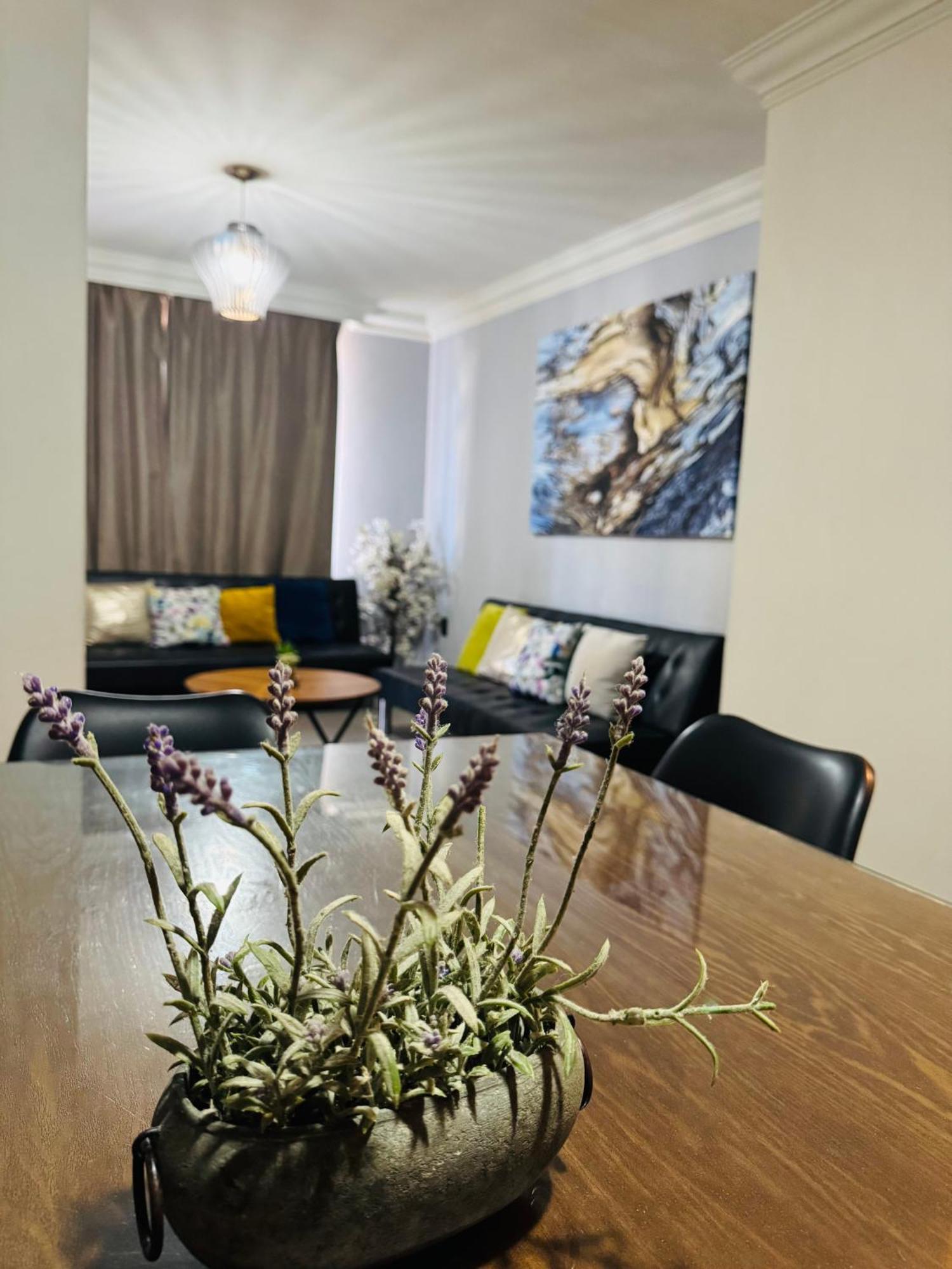 Apartamento Zona Dorada: Amplio Departamento 12 *