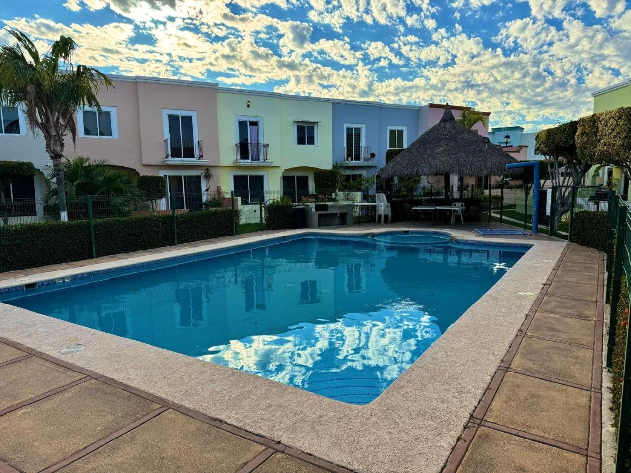 Olivos 33 Casa 3 3 Piscinas Сasa de vacaciones *