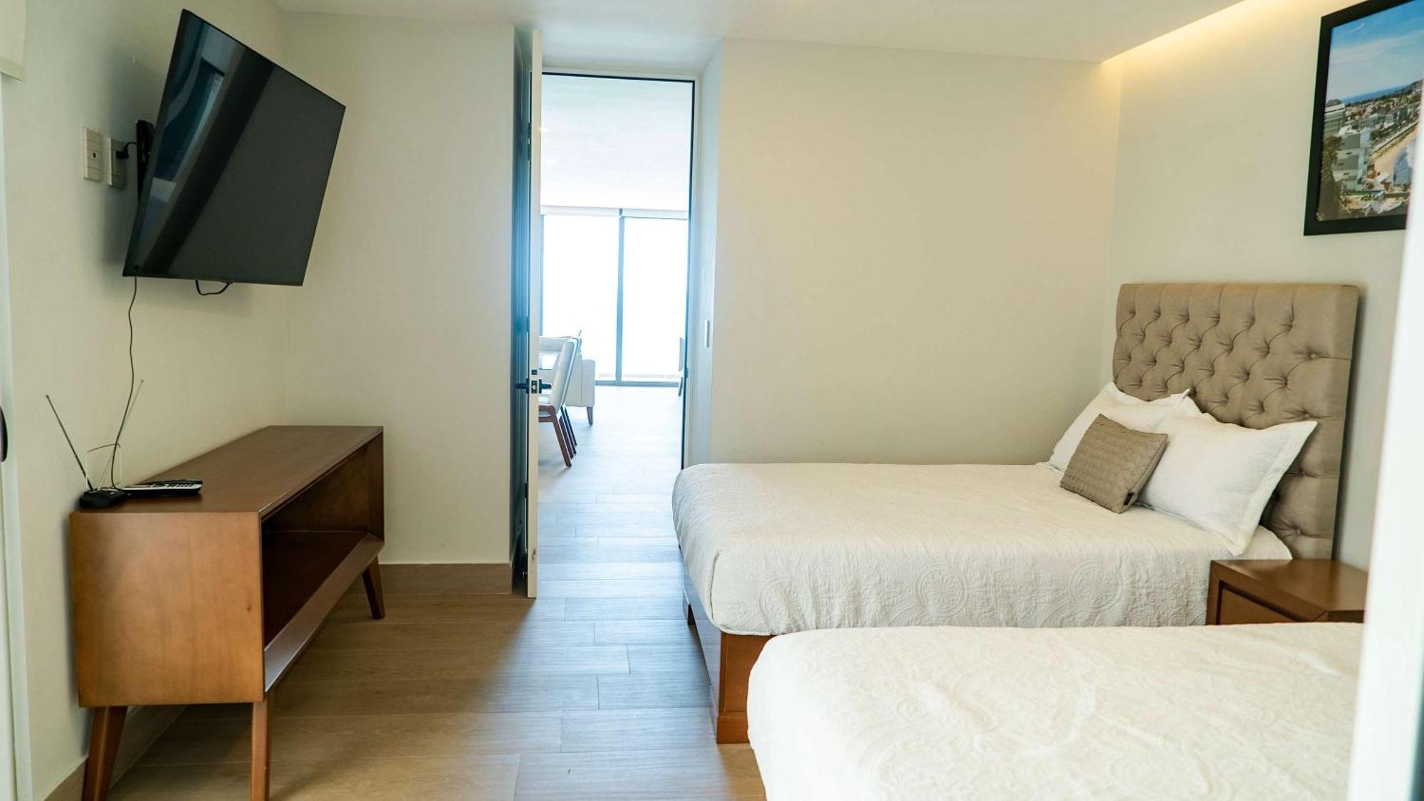 On The Malecon 2 Bedroom Ocean View Apartamento *