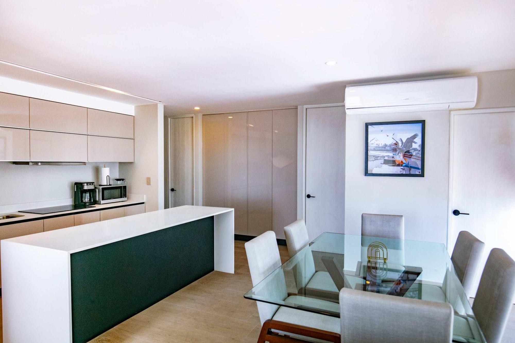 On The Malecon 2 Bedroom Ocean View Apartamento