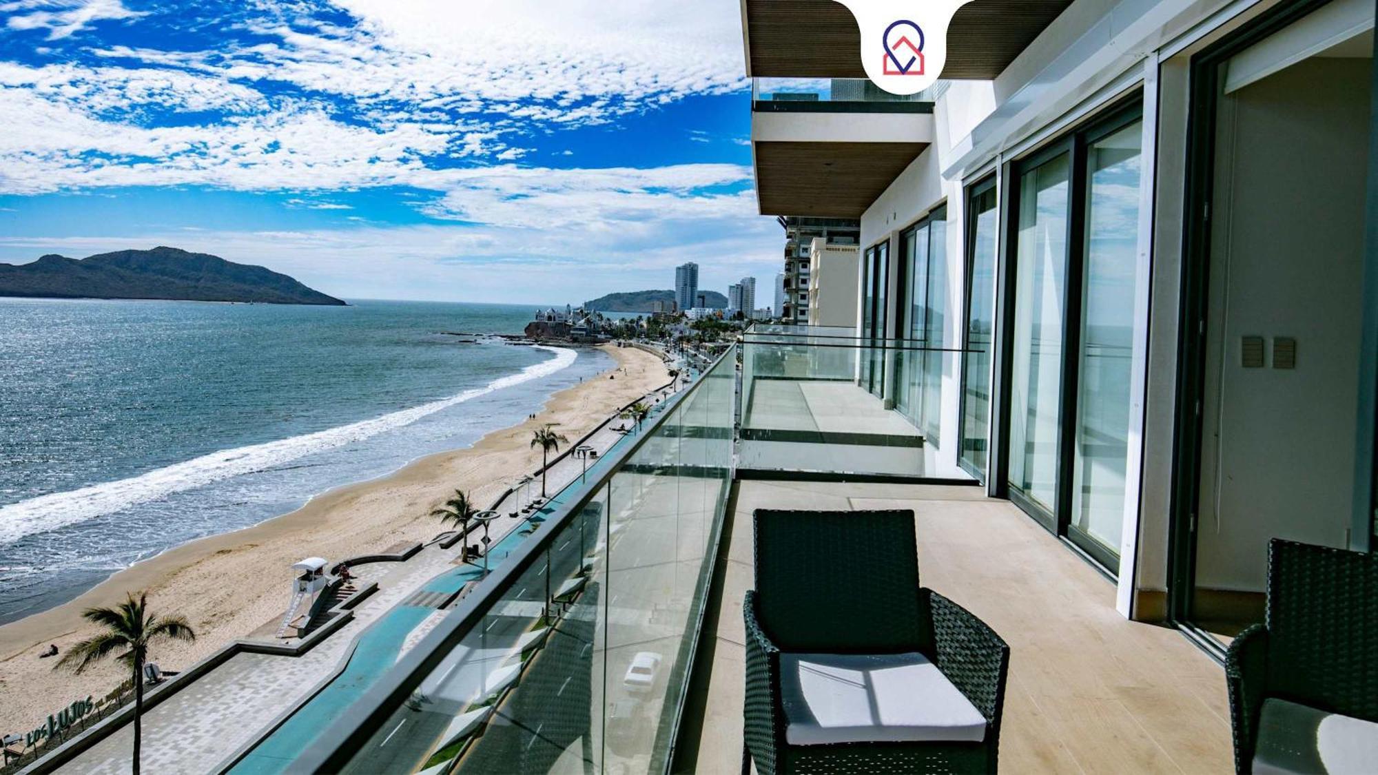 On The Malecon 2 Bedroom Ocean View Apartamento Mazatlán