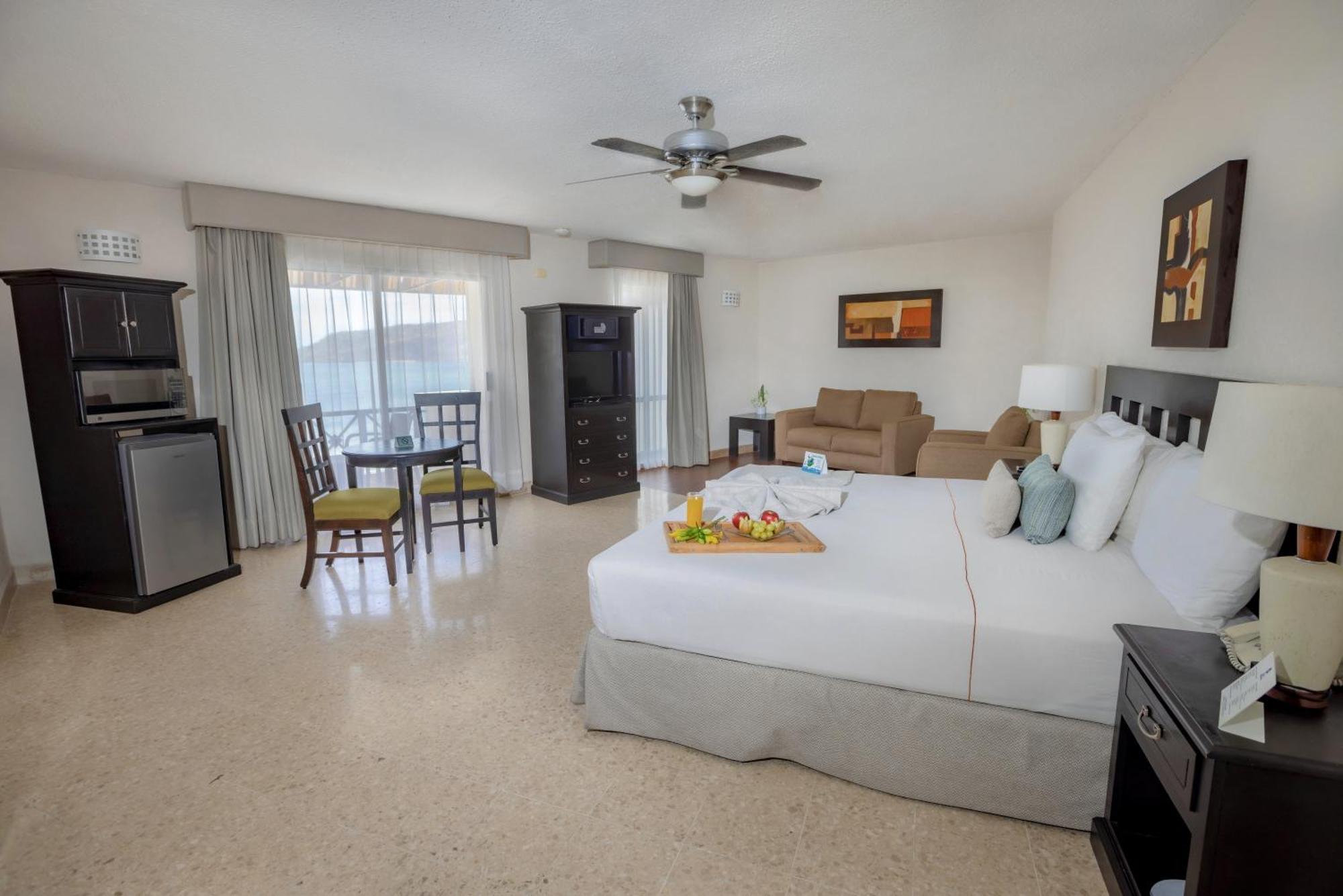 Western Freeman Zona Dorada Mazatlán