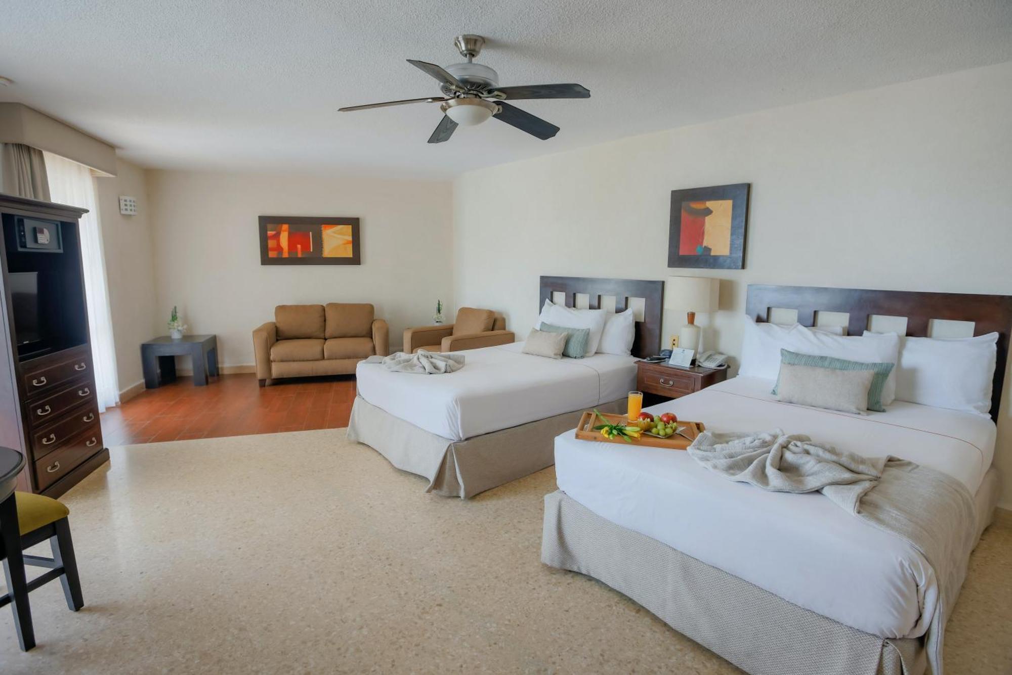 Western Freeman Zona Dorada Hotel 3*