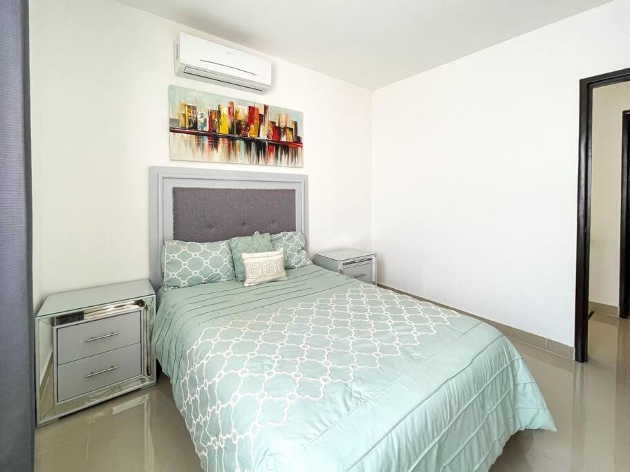 Prime Location At Cerritos Great Price #1800 Сasa de vacaciones *