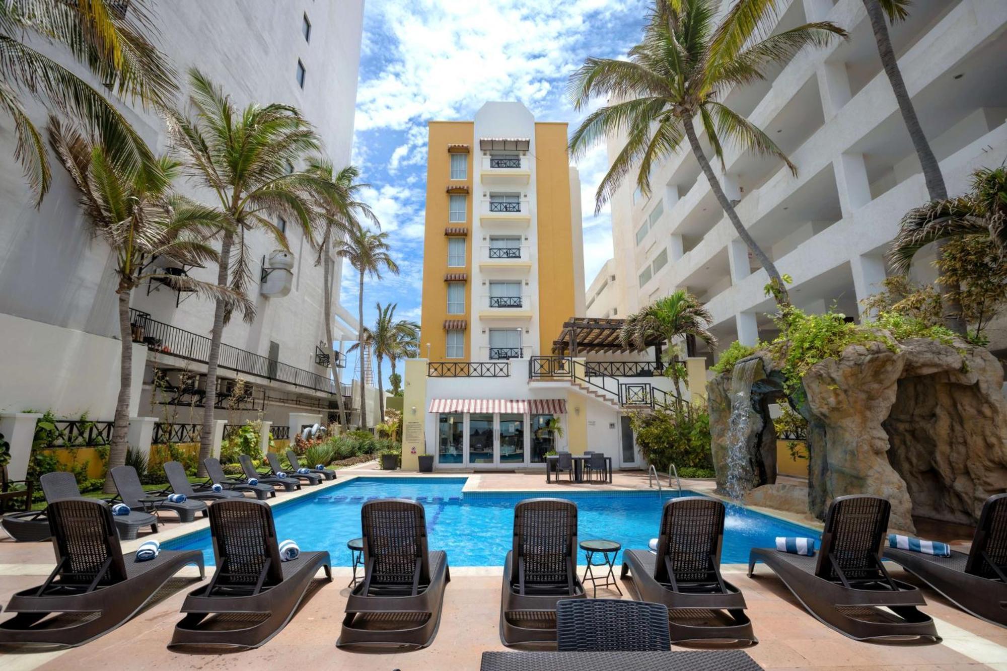 Western Freeman Zona Dorada Hotel 3*