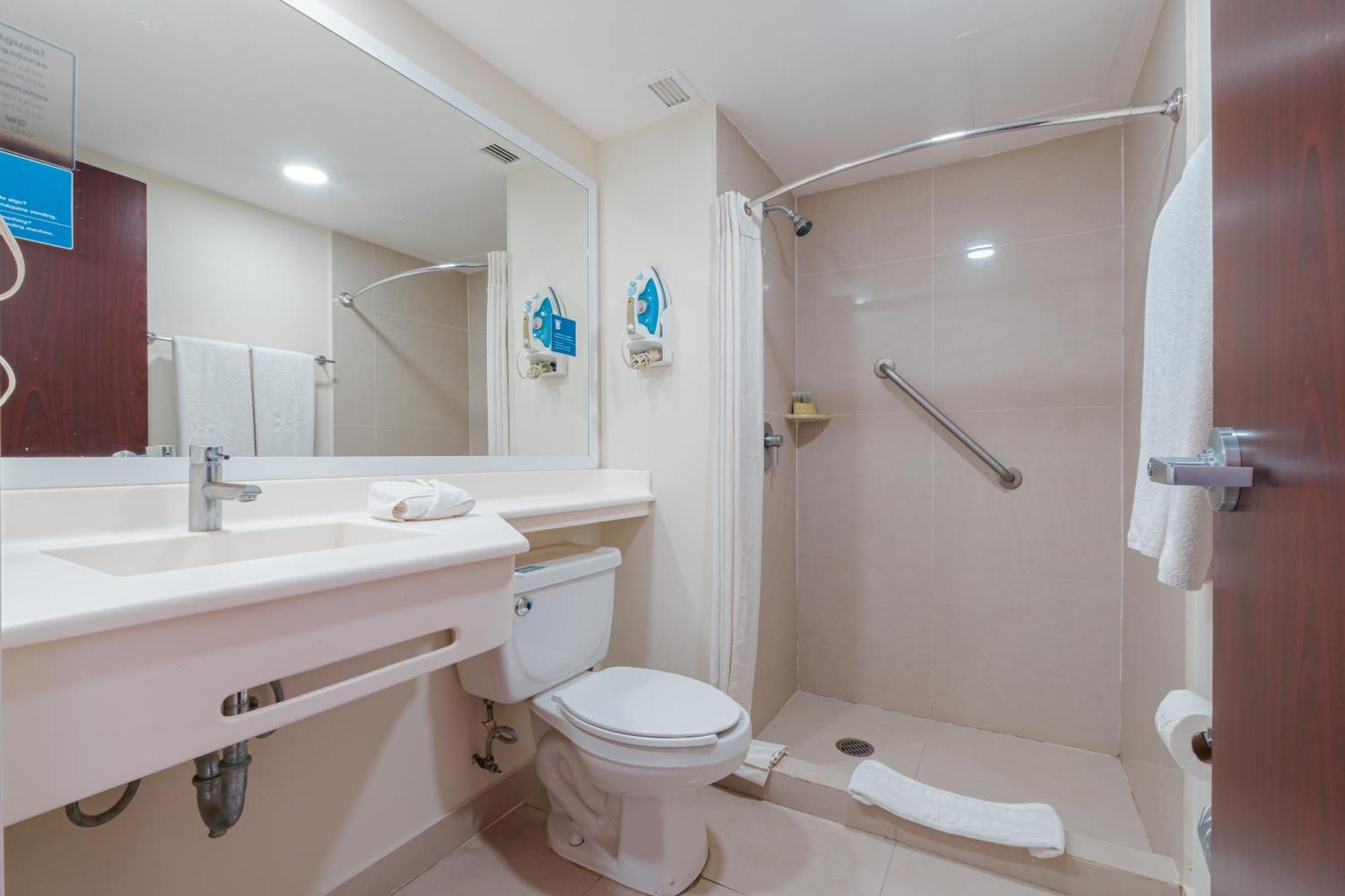 Hotel Express By Marriott Mazatlan