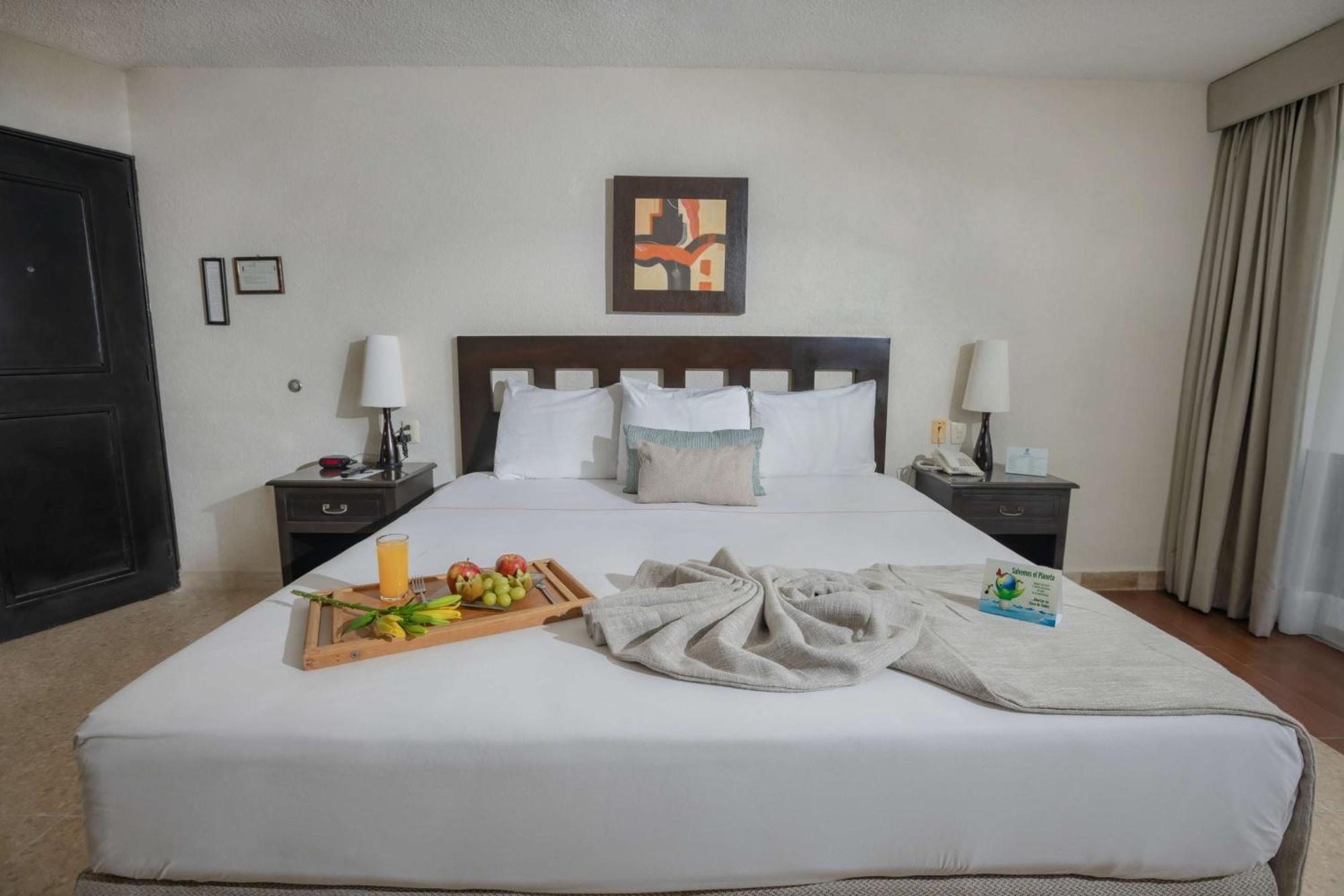 Western Freeman Zona Dorada Hotel 3*