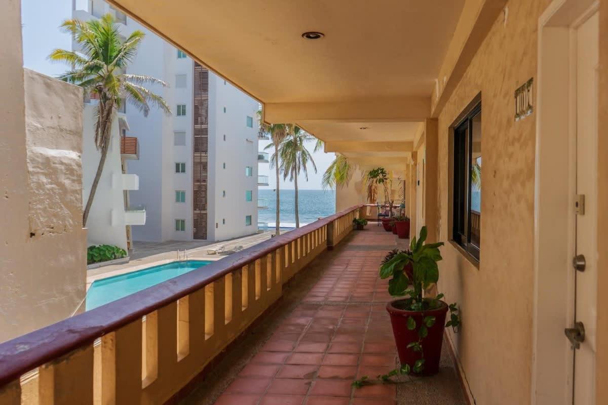 Beachfront With Pool In Cerritos - Marina Del Rey 107 *