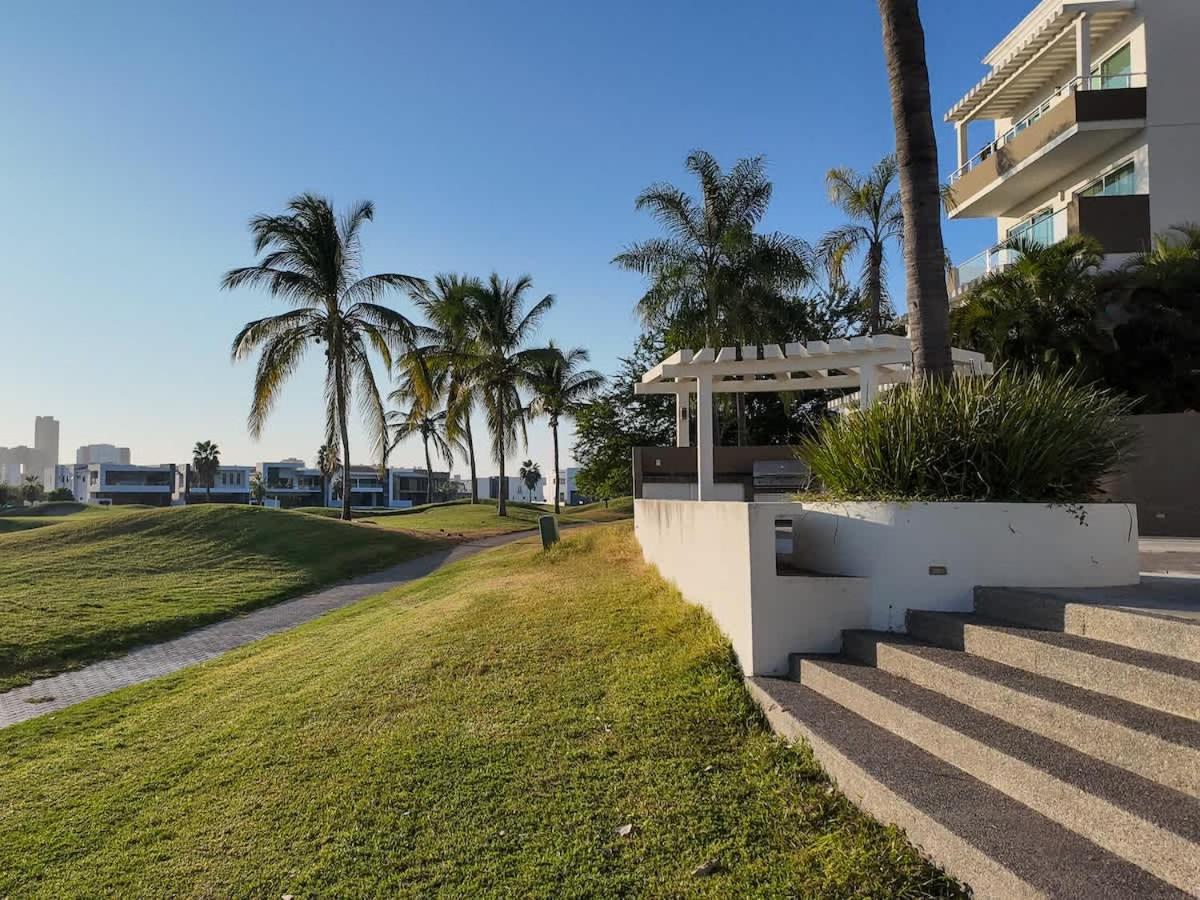 Departamento Con Vista Al Campo De Golf & Alberca - Santa Barbara Apartamento