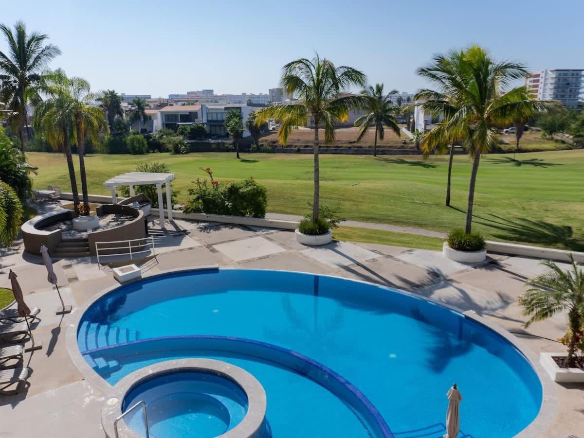 Departamento Con Vista Al Campo De Golf & Alberca - Santa Barbara