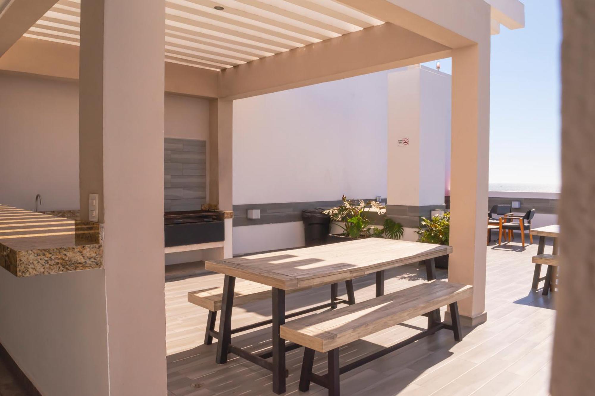 Apartamento Iberika 8002 A 2 Cuadras Del Malecóncn Vista Al Mar! *