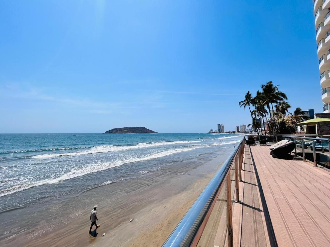 A Pie De Playa Con Vista Al Mar By G P S Rentas Apartamento Mazatlán