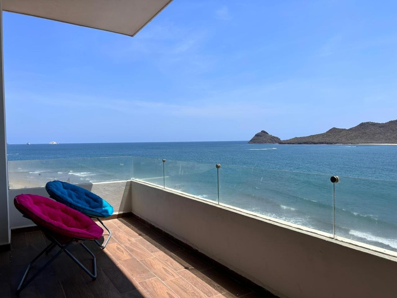 A Pie De Playa Con Vista Al Mar By G P S Rentas * Mazatlán