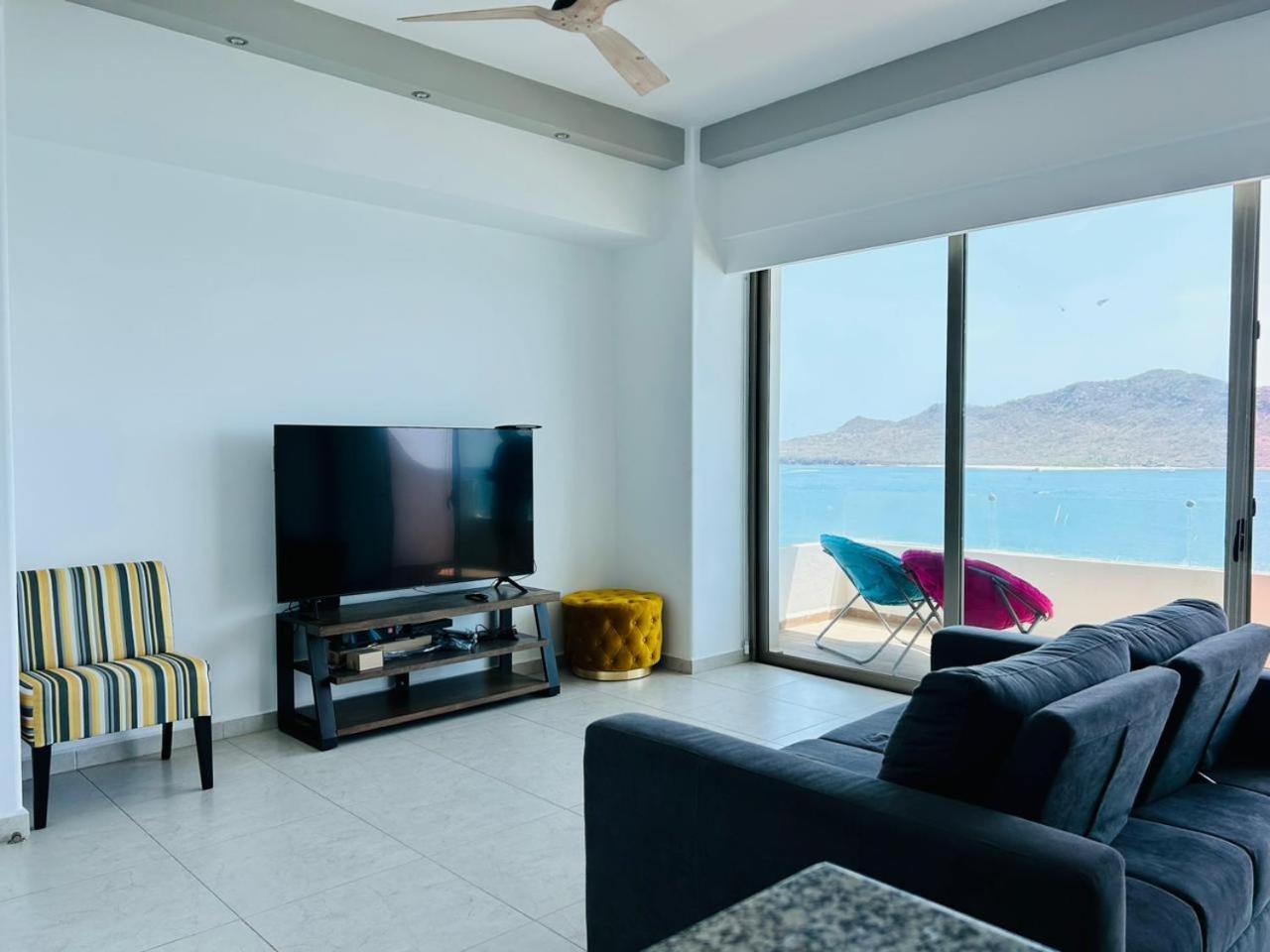 A Pie De Playa Con Vista Al Mar By G P S Rentas Apartamento