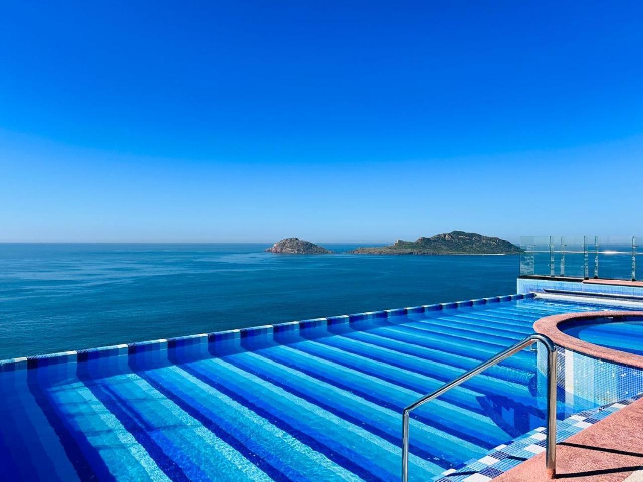 Vista A La Ciudad Sobre El Malecon By G P S Rentas * Mazatlán