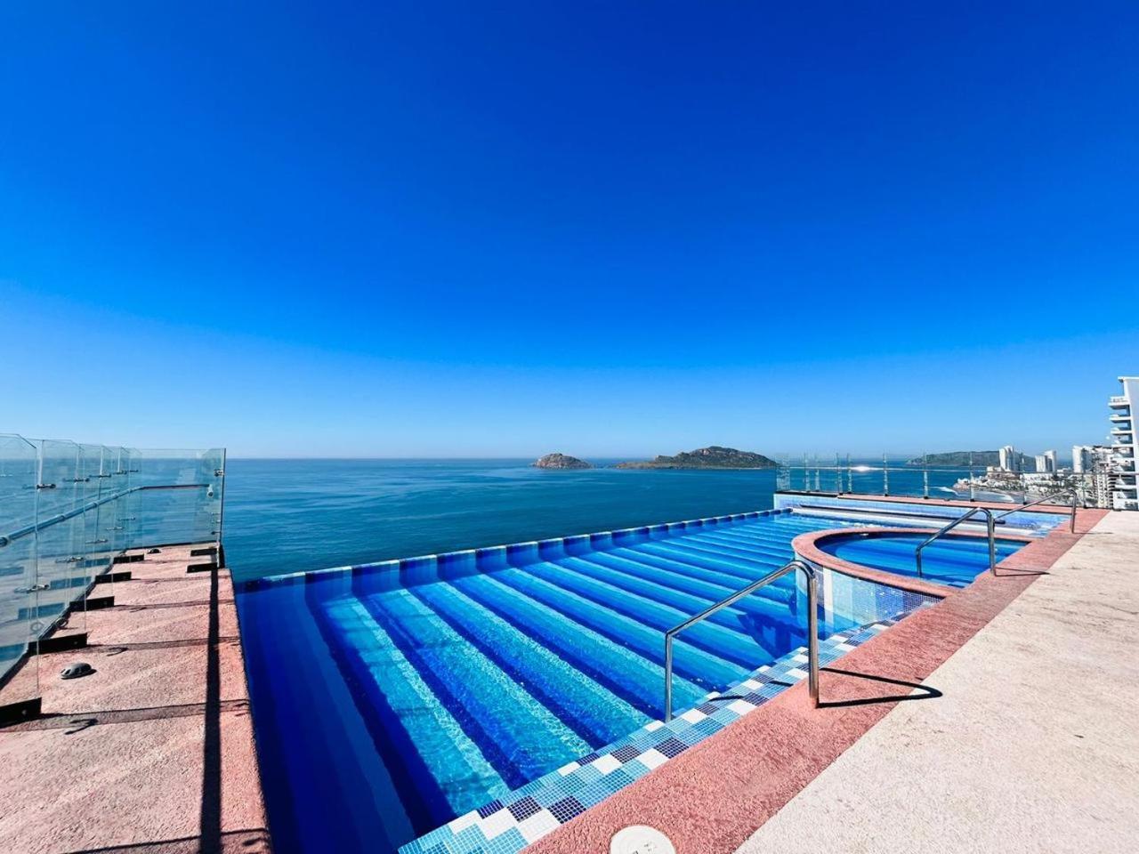 Vista A La Ciudad Sobre El Malecon By G P S Rentas Apartamento Mazatlán