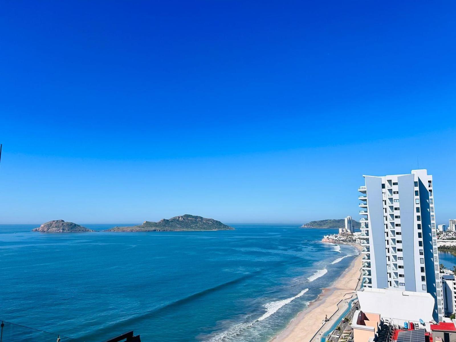 Vista A La Ciudad Sobre El Malecon By G P S Rentas Apartamento