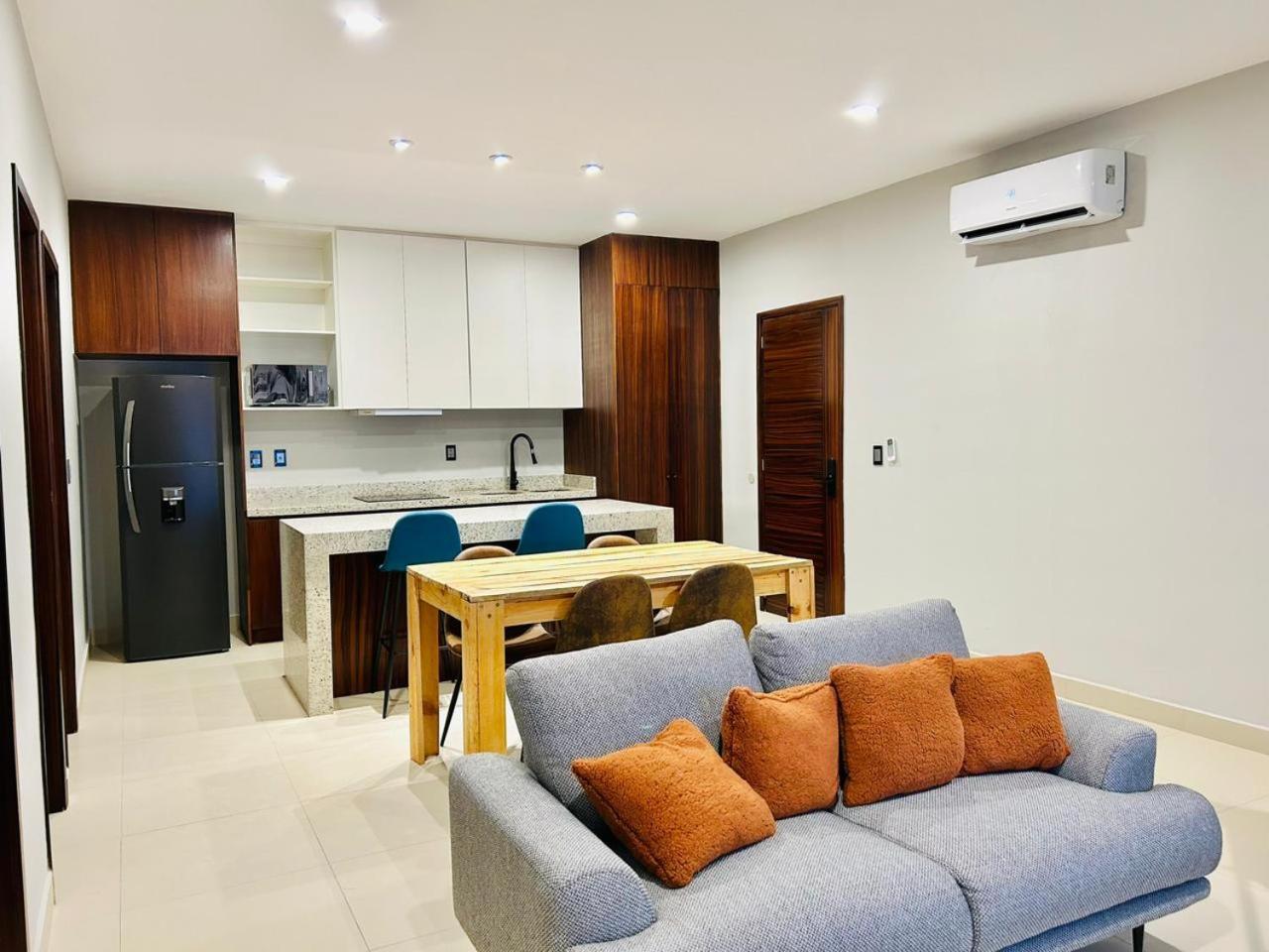 Departamento Cerca Del Malecon Y Estadio Venados Apartamento