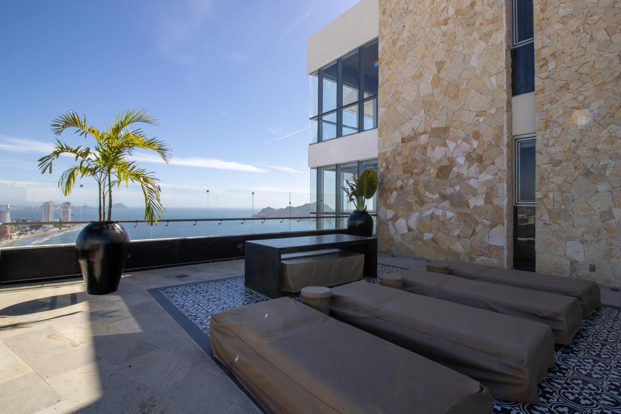 Elegante Con Vista Al Mar Y Balcon By G P S Rentas Mazatlán