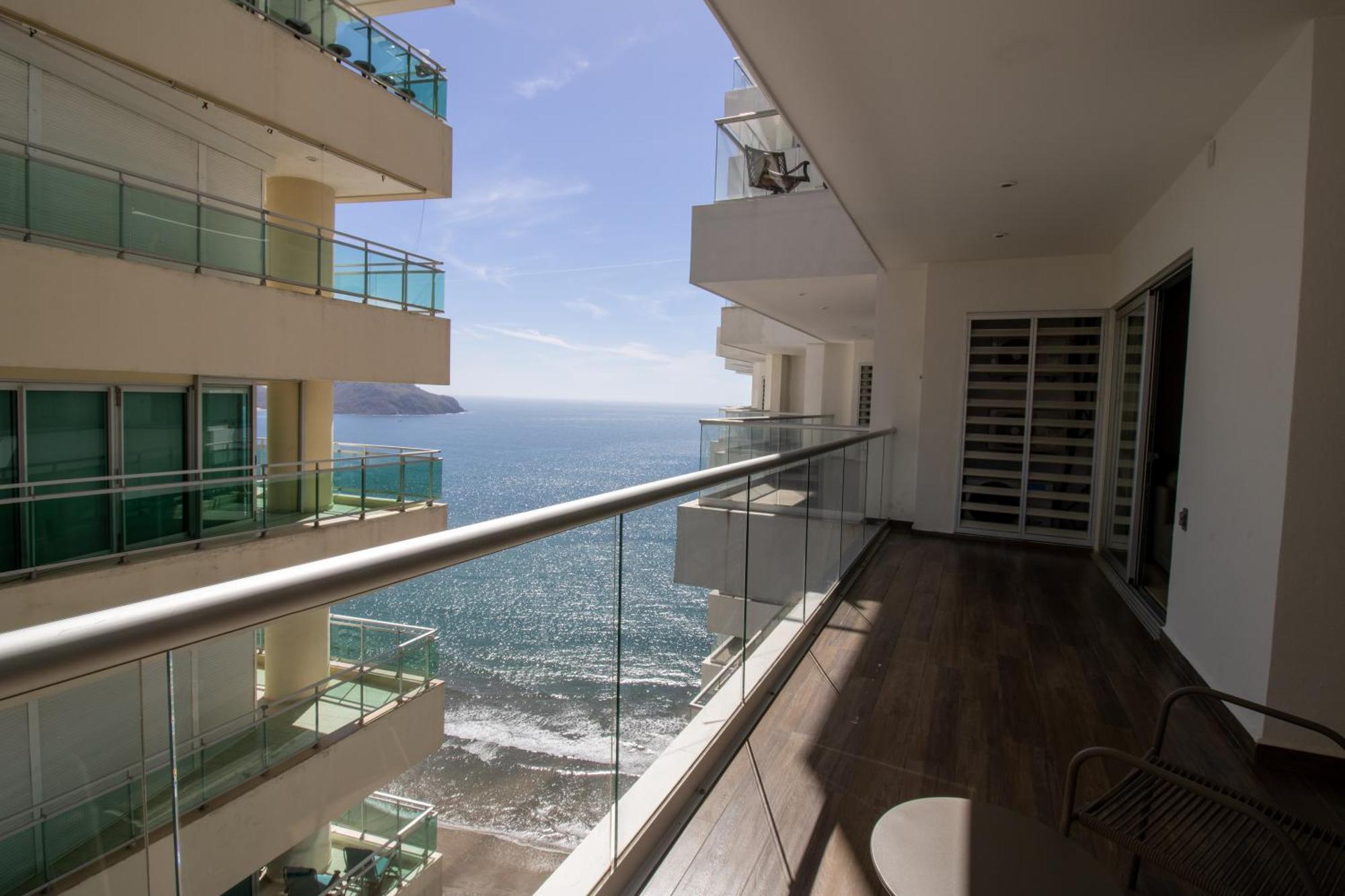 Elegante Con Vista Al Mar Y Balcon By G P S Rentas Apartamento *