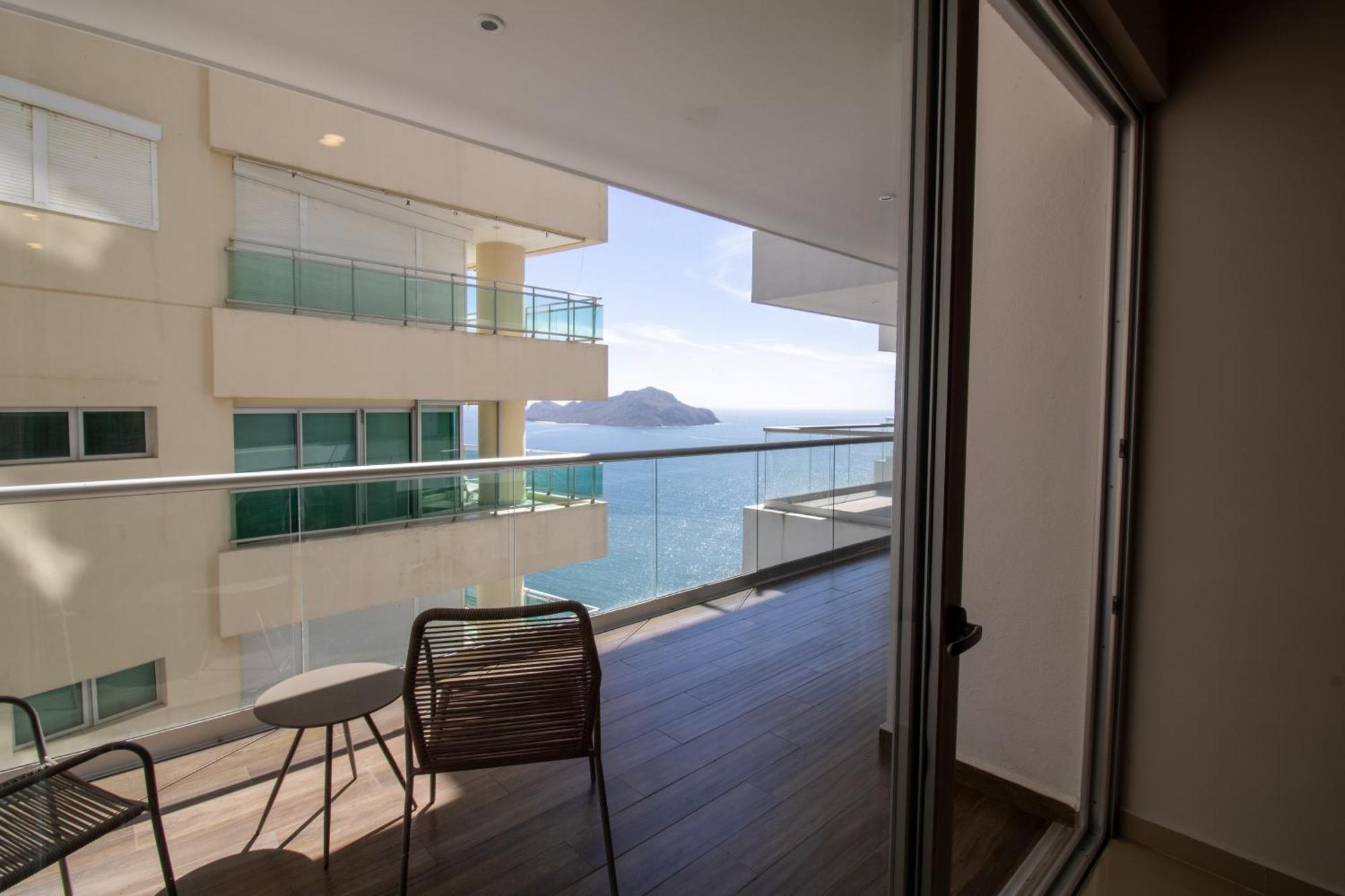 Apartamento Elegante Con Vista Al Mar Y Balcon By G P S Rentas *