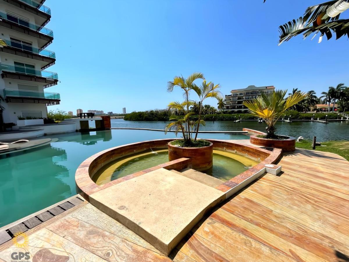 View Of The Pool And Facing The Marina - 2009g