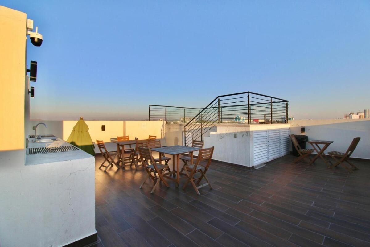 2 Min From Zona Dorada Paseo Lomas 303 Apartamento