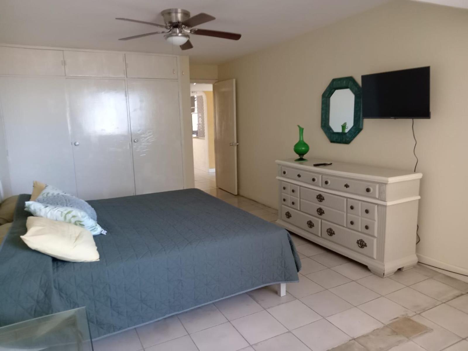 Apartamento Departamento Con Balcon Amplio *
