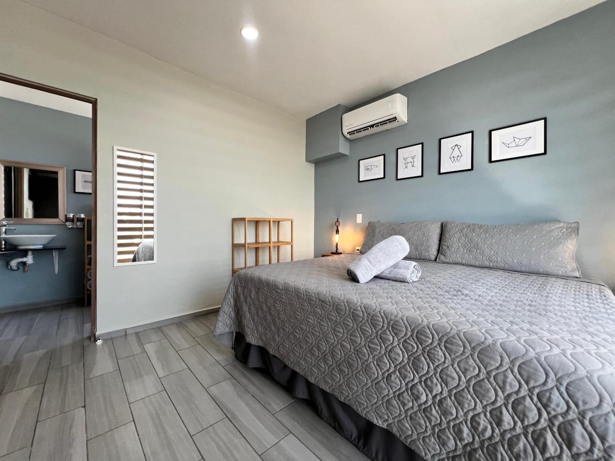 Apartment Luxe Modern-5 Star Area-walk 2 Beach-pool-bbq-view-king Bed Mazatlan