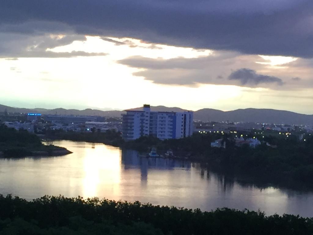 Playa Y Alberca En Zona Marina Mazatlán