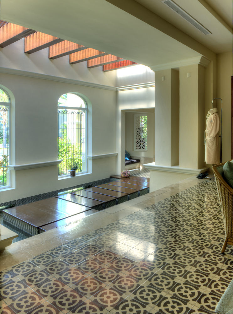 Emerald Estates Hotel
