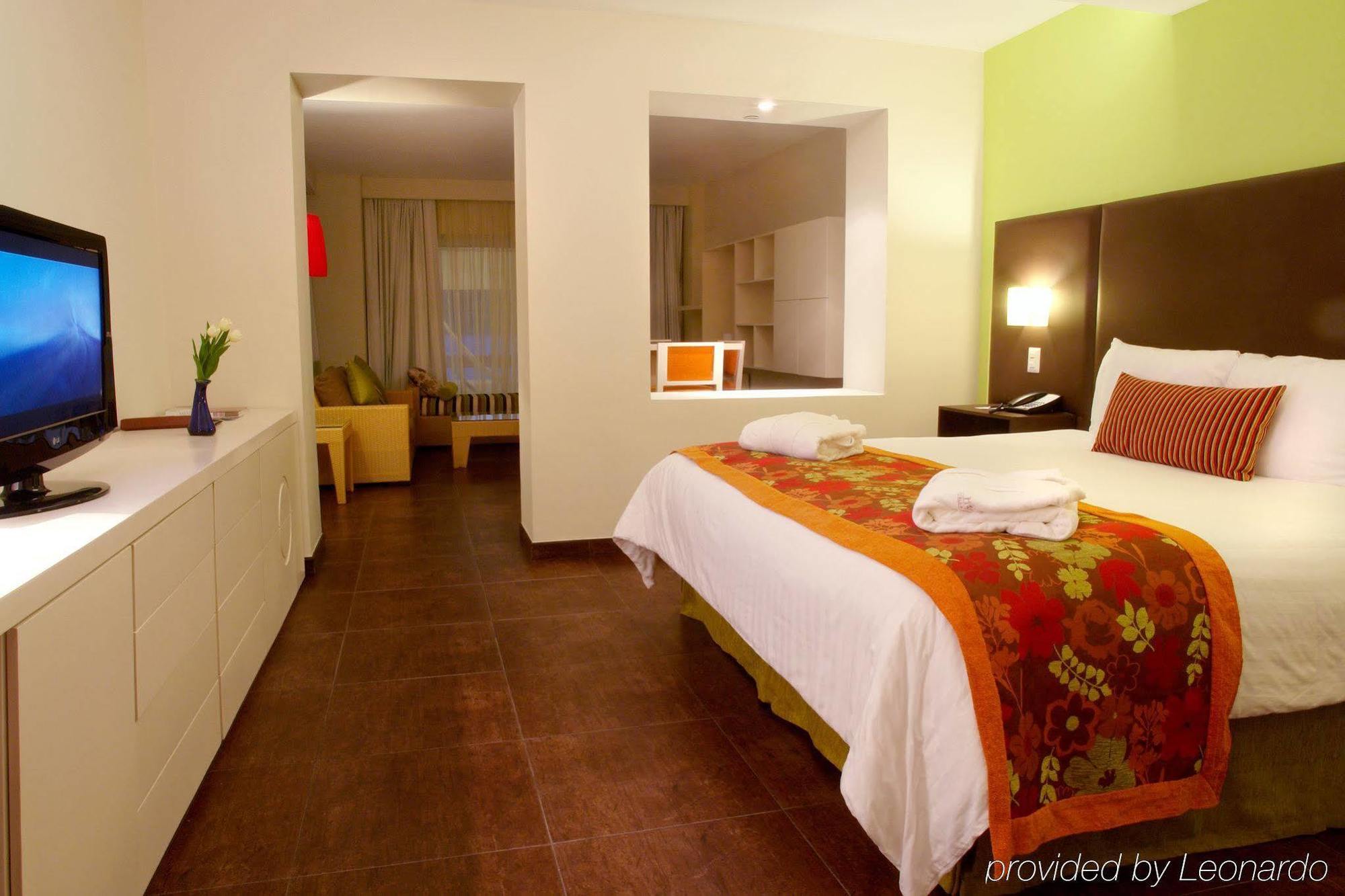 Hotel Emporio 4*