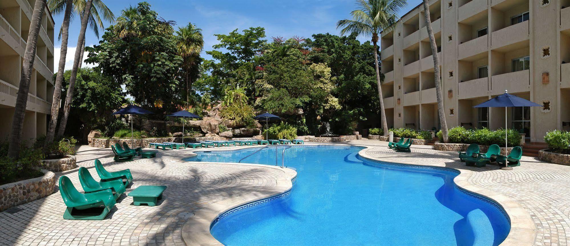 Playa Resort 3*