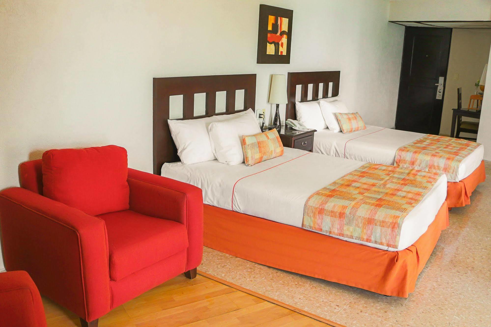 Western Freeman Zona Dorada Hotel
