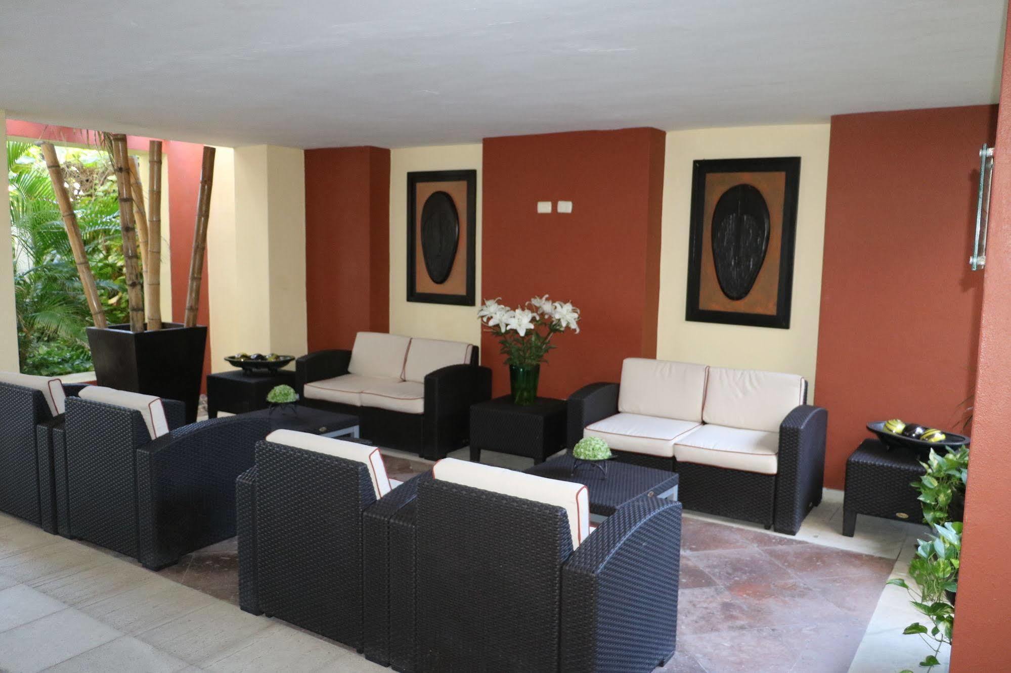 Western Freeman Zona Dorada Hotel