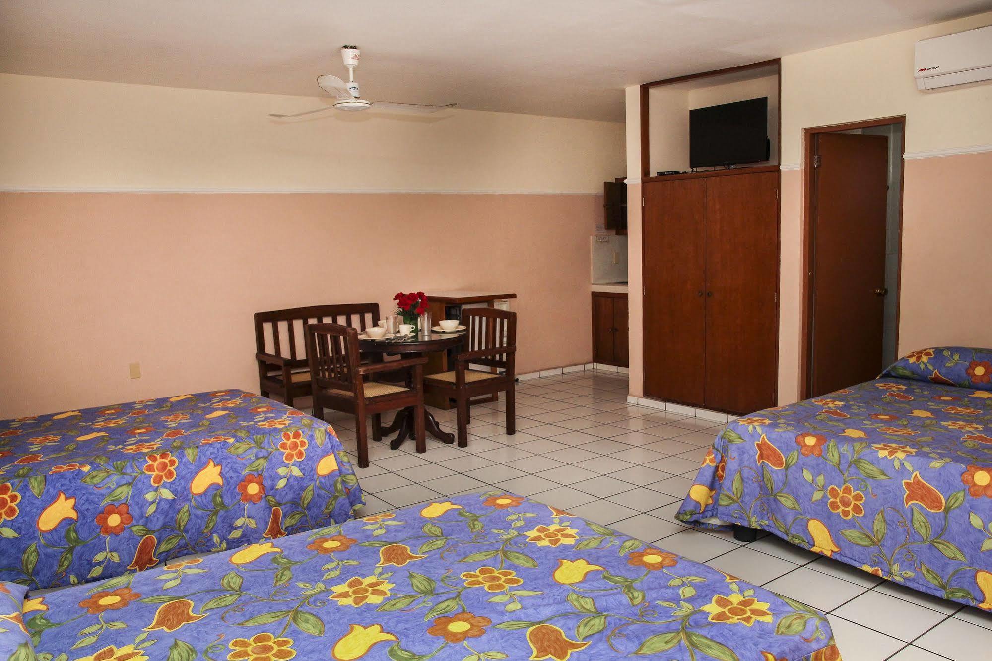 Blue Pacific Hotel 2*
