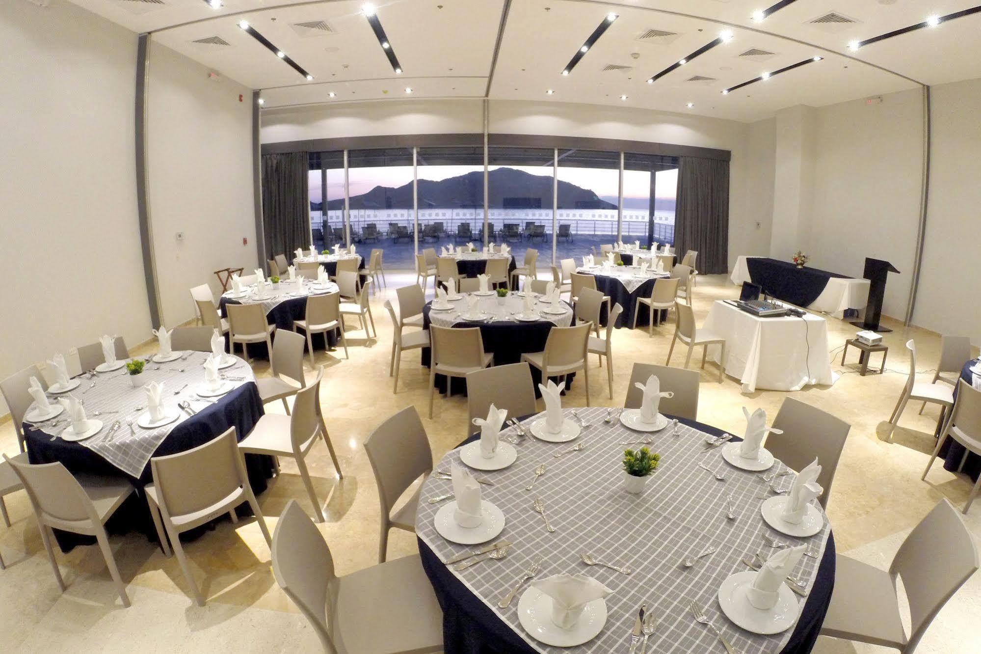 Holiday Inn Resort Mazatlan By Ihg 4*