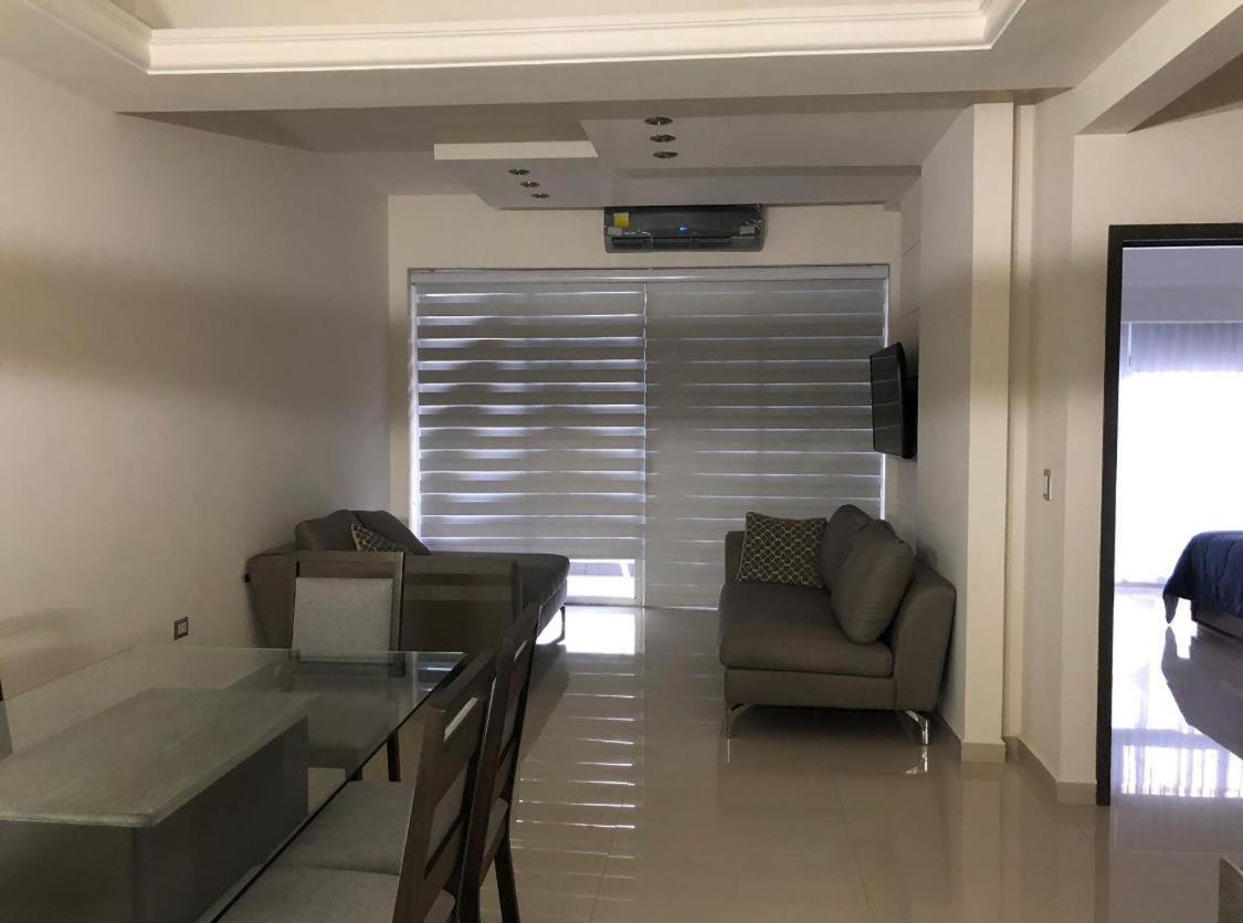 6236 Avenida Del Delfin