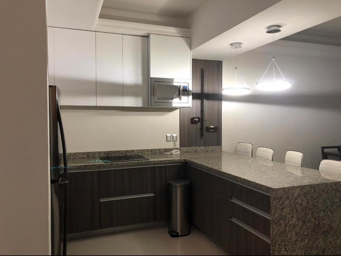 Apartamento 6236 Avenida Del Delfin *