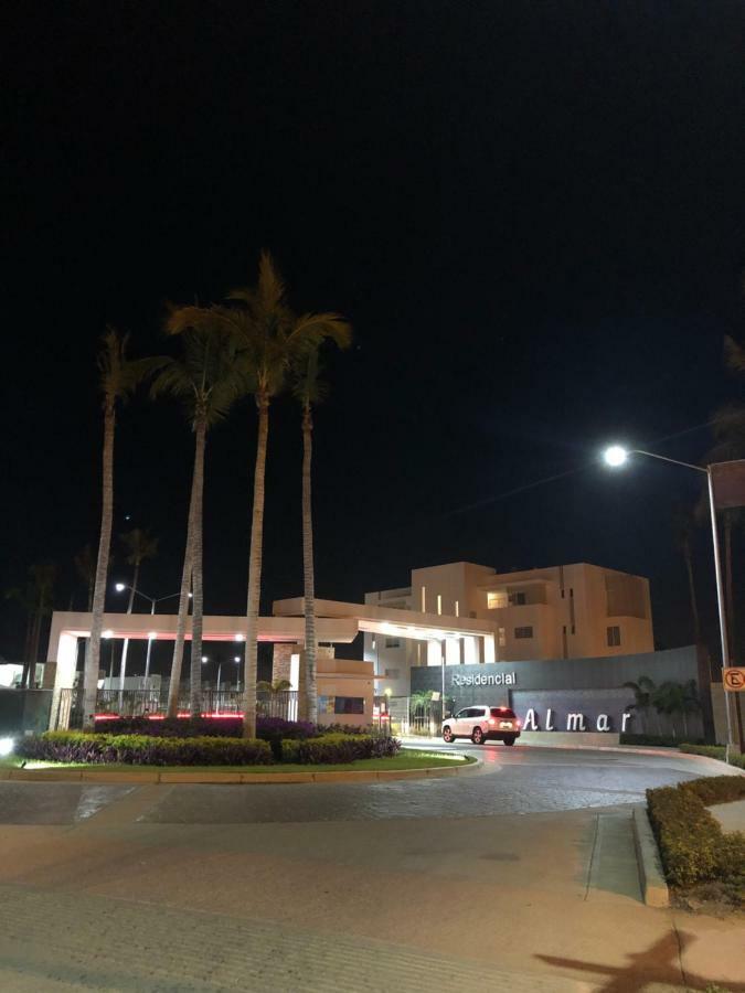 Casa En Privada Frente A La Playa Con Alberca! * Mazatlán