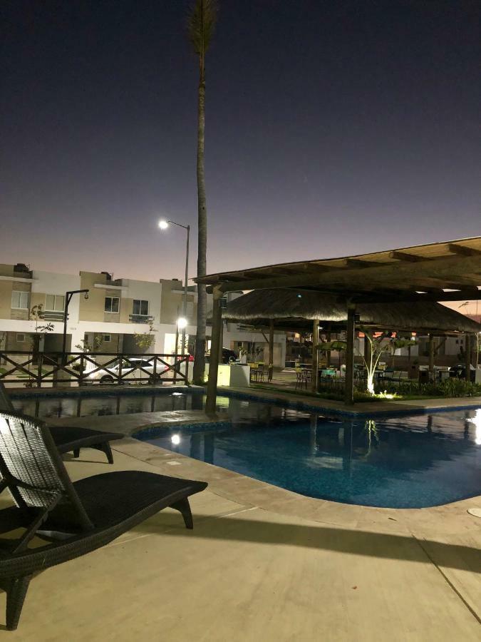 Casa En Privada Frente A La Playa Con Alberca! * Mazatlán