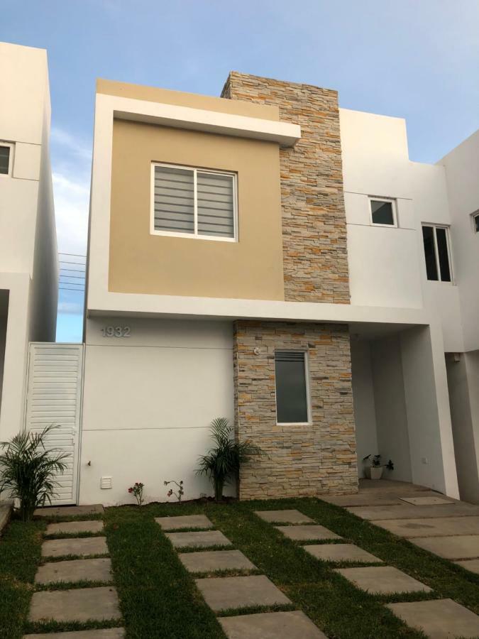 Casa En Privada Frente A La Playa Con Alberca! Сasa de vacaciones